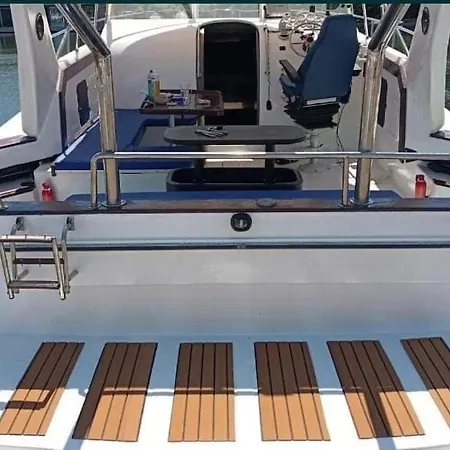 船屋 Pe Yacht Limanu