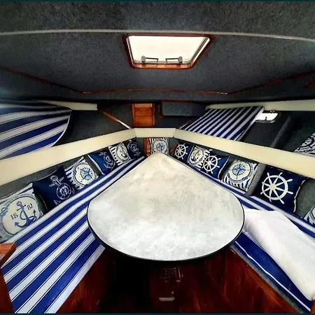 Botel Pe Yacht Limanu