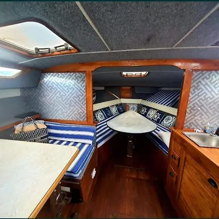 Pe Yacht 船屋 *